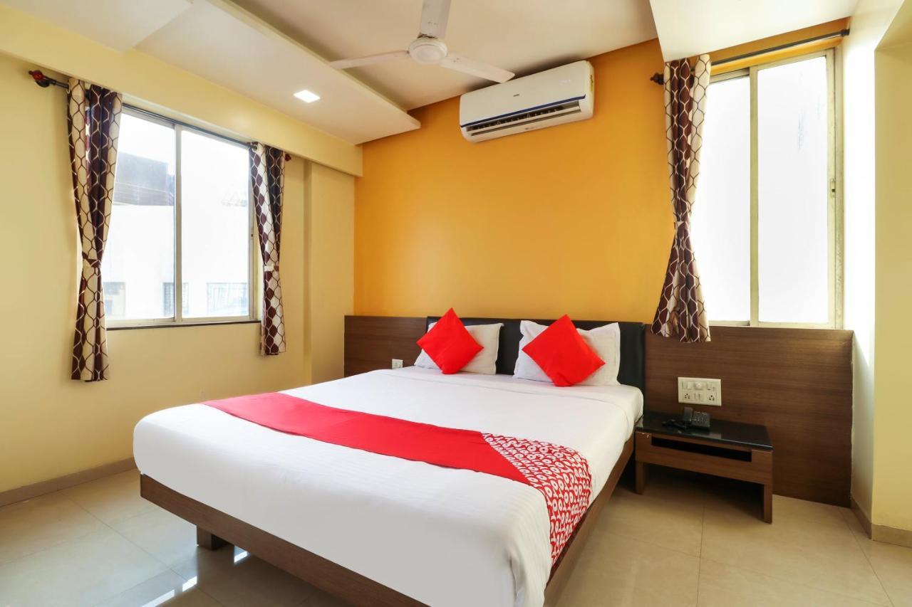 Oyo 10679 Hotel Nanashree Executive Vagholi Exteriör bild