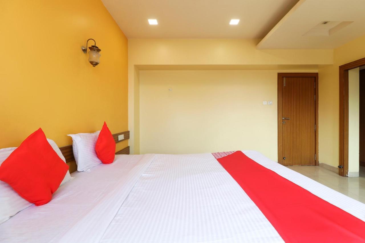 Oyo 10679 Hotel Nanashree Executive Vagholi Exteriör bild